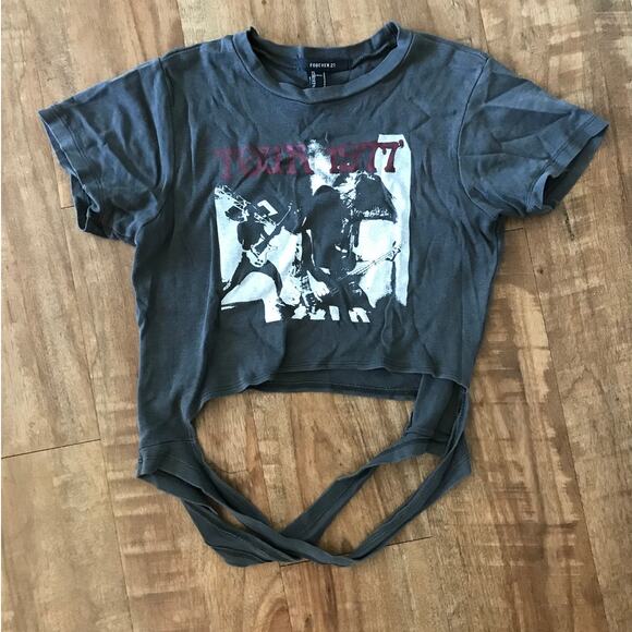 Forever 21 Tops - FOREVER 21 gray Tour 1977 basic strappy band rock tshirt top blouse